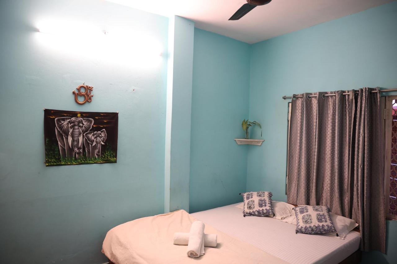 Good Vibes Hostel Varanasi Luaran gambar