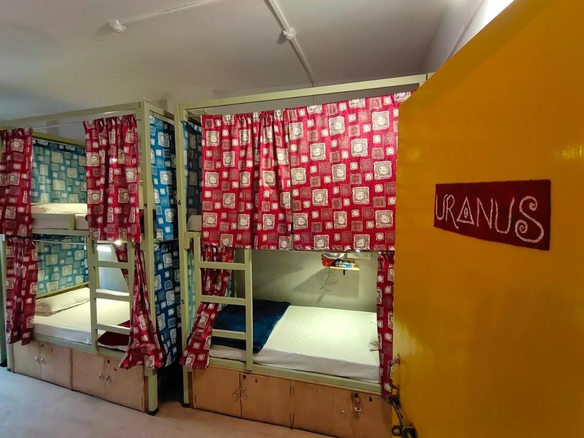 Good Vibes Hostel Varanasi Luaran gambar