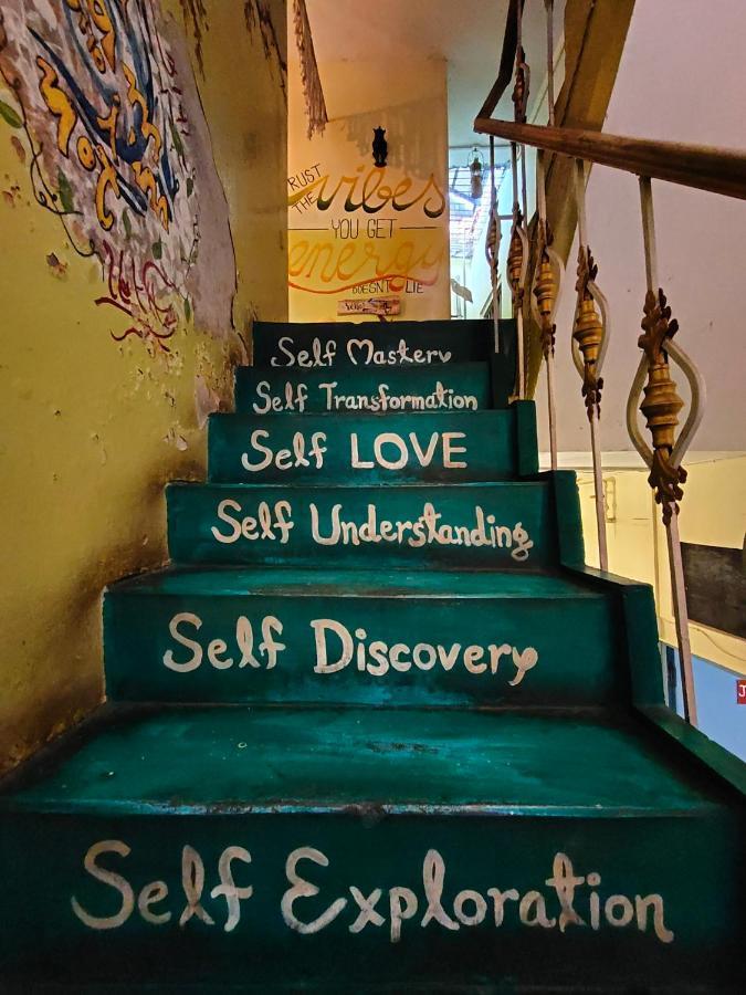 Good Vibes Hostel Varanasi Luaran gambar