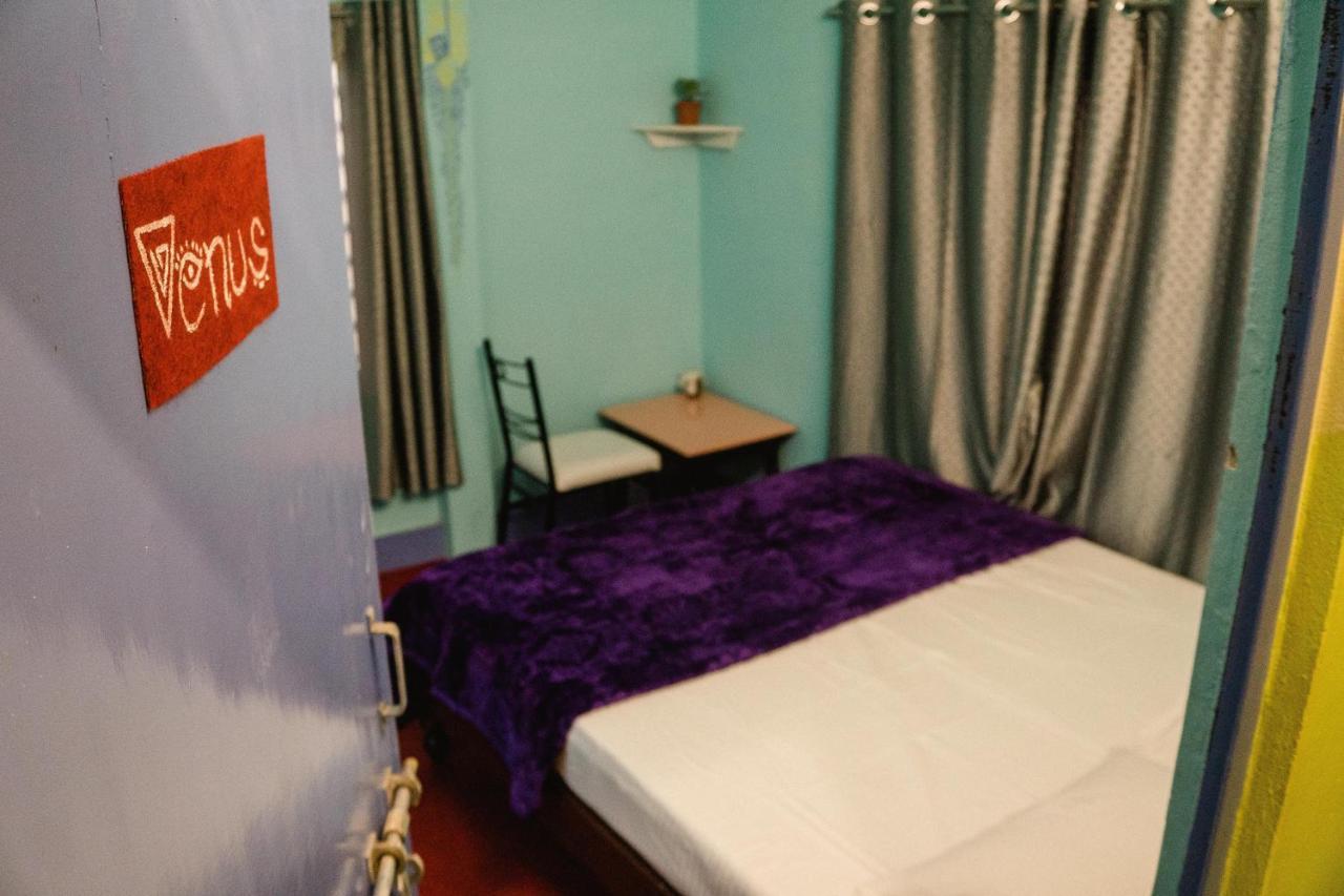 Good Vibes Hostel Varanasi Luaran gambar