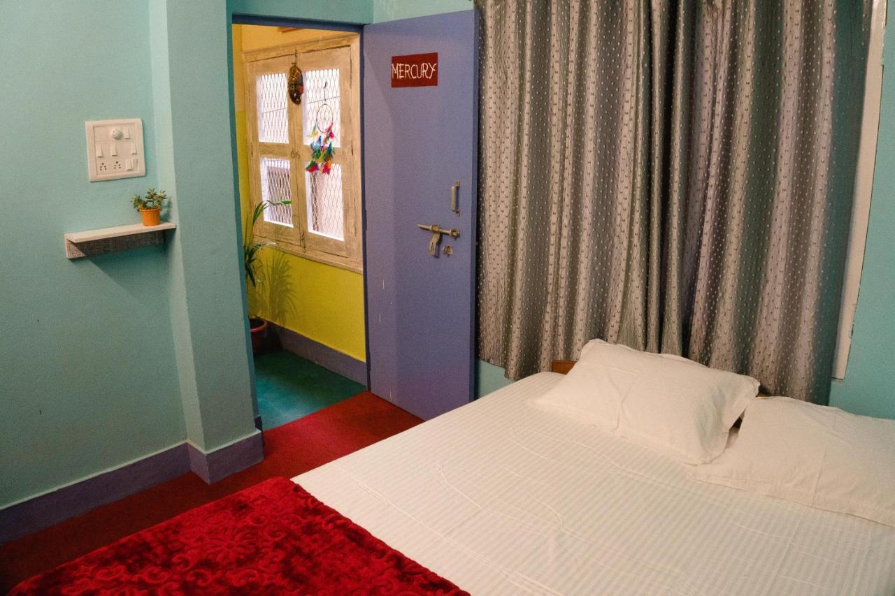 Good Vibes Hostel Varanasi Luaran gambar